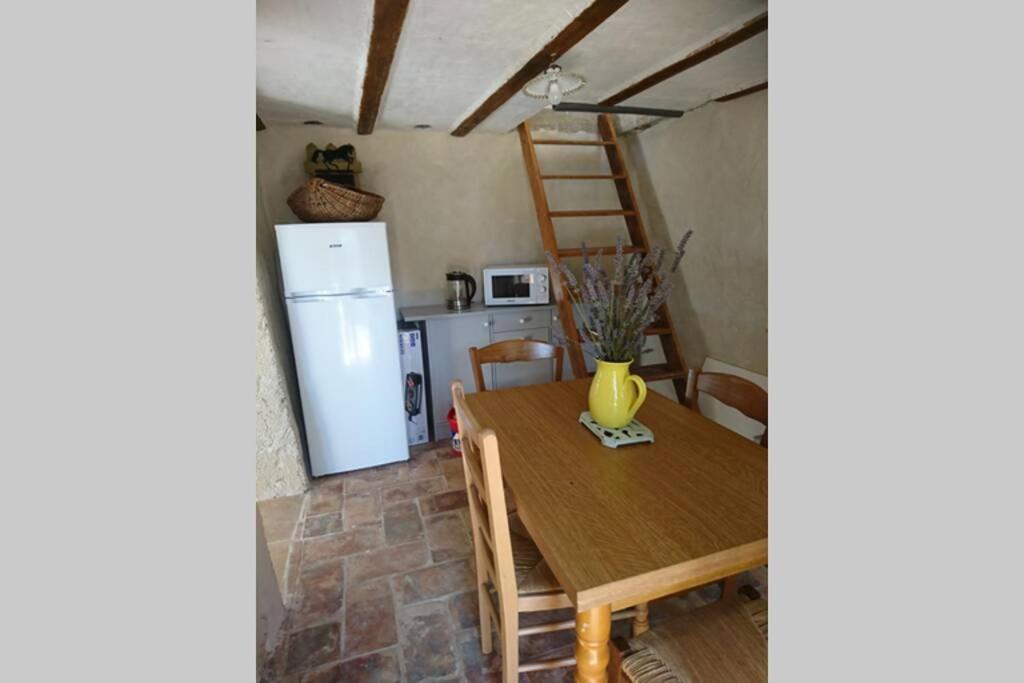 Cabanon Entoure De Montagnes Et D'Oliviers Villa Nyons Exteriör bild