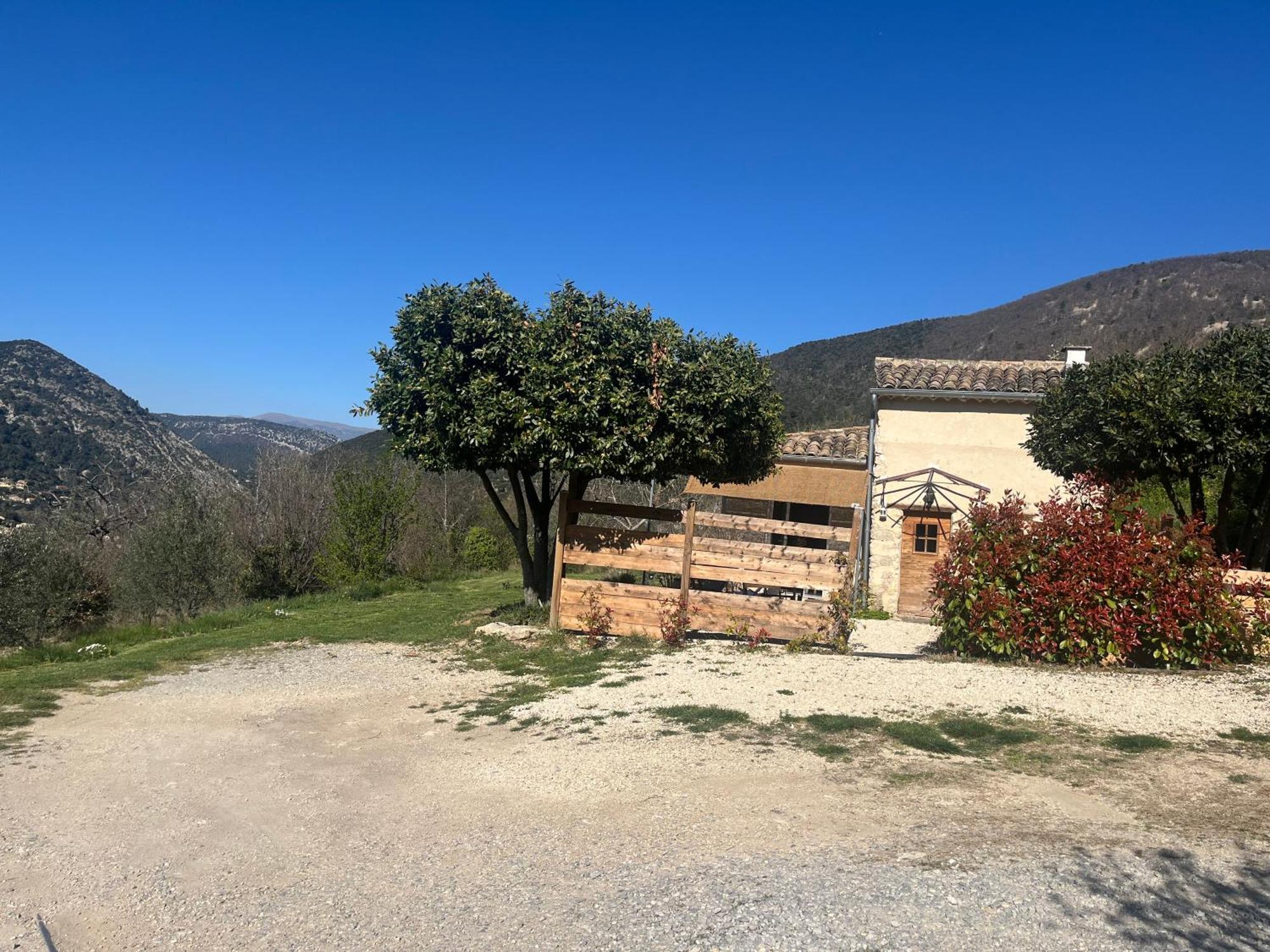 Cabanon Entoure De Montagnes Et D'Oliviers Villa Nyons Exteriör bild