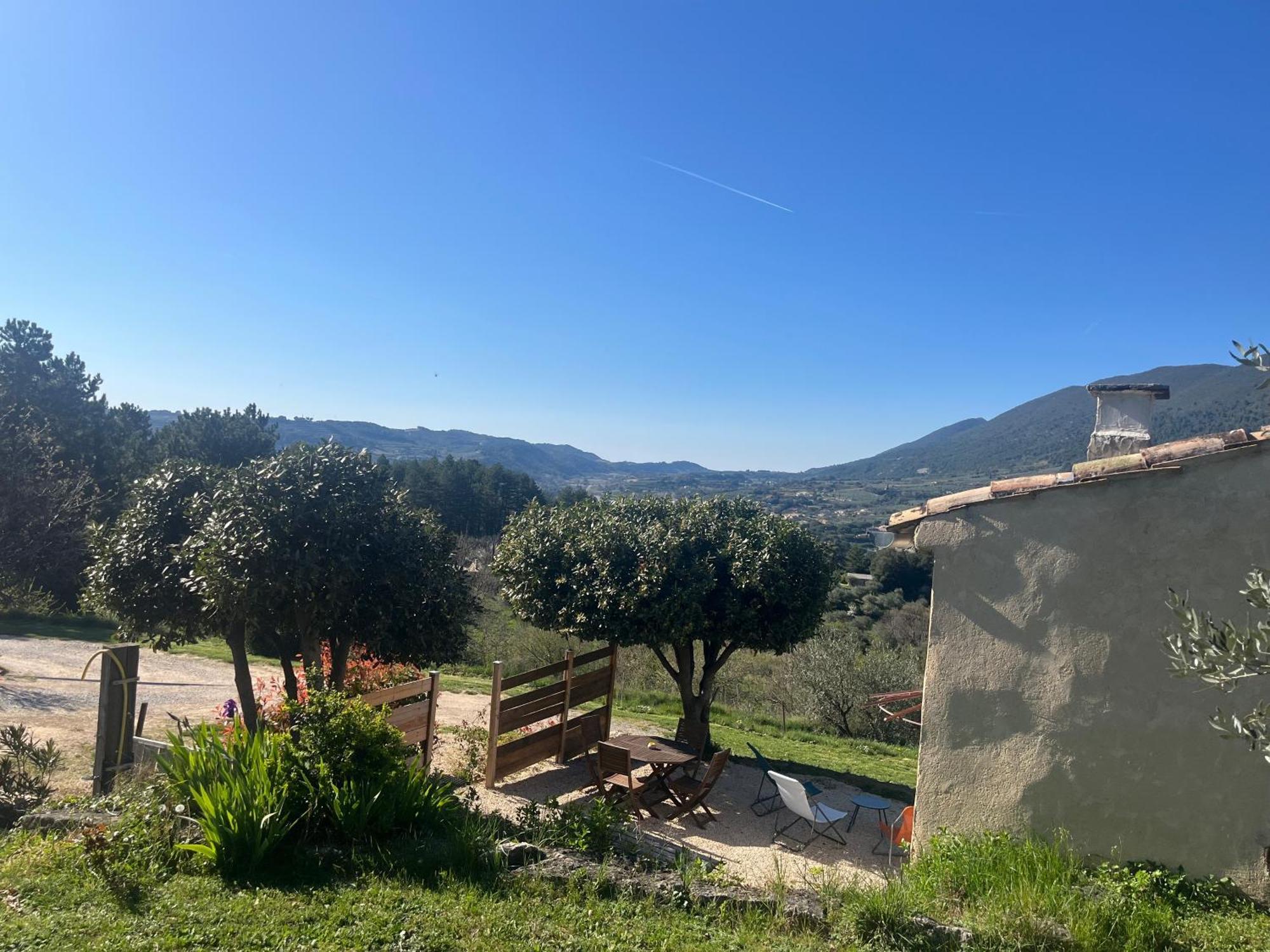 Cabanon Entoure De Montagnes Et D'Oliviers Villa Nyons Exteriör bild